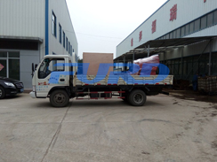 福瑞得機(jī)械瀝青灌縫機(jī)，手扶雙輪壓路機(jī)裝車成功及時(shí)發(fā)貨